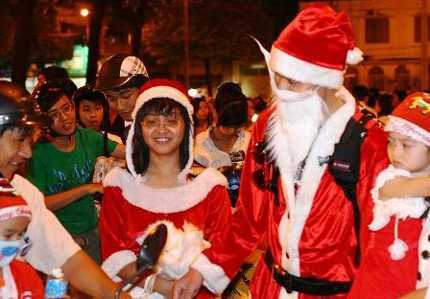 Dở khóc dở cười việc nhờ 'ông già Noel' tỏ tình