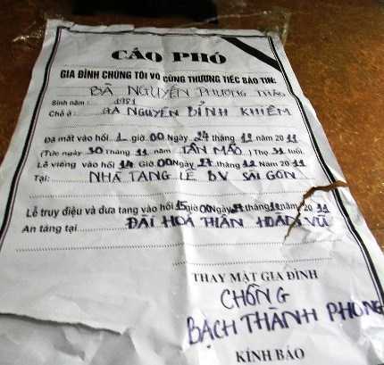 Hà Nội: Dán cáo phó, làm đám ma cho vợ đang sống