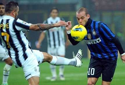 'Bão' chấn thương khiến MU trở lại với Sneijder