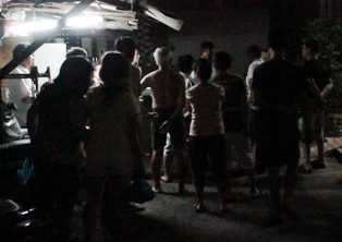 Khỏa thân 'làm xiếc', bị rơi từ tầng 3 xuống đất