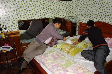 Bố dượng hạ sát bé 6 tháng tuổi bằng điều khiển tivi