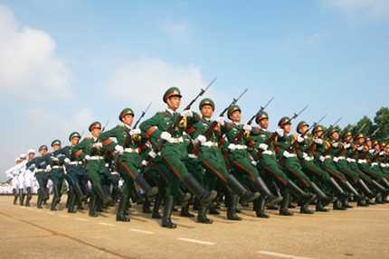 Đề xuất tăng lương cho kỹ sư chế tạo vũ khí