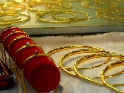 Giá vàng xoay quanh vùng 43 triệu đồng/lượng