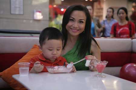 Ngắm quý tử của ca sĩ Hoàng Châu