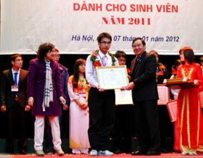 470 SV nhận giải thưởng “Tài năng khoa học trẻ