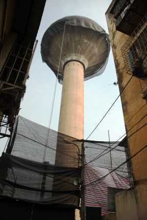 Dỡ an toàn 'phễu' nghiêng khổng lồ giữa Hà Nội