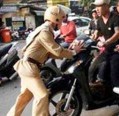 CSGT nổ súng cảnh cáo đối tượng hung hãn