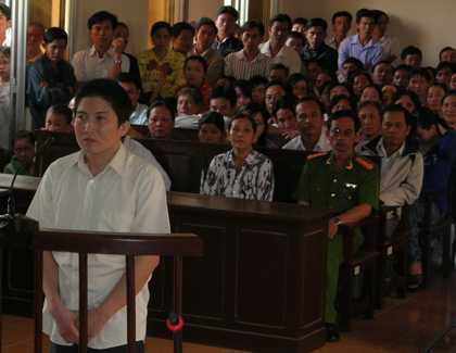 Mẹ nạn nhân bị hiệu trưởng sát hại gửi kháng cáo