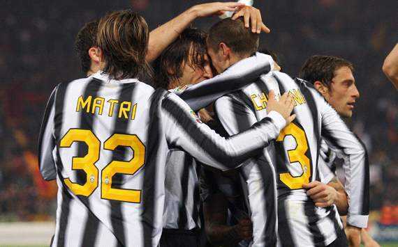 Juventus lỡ cơ hội gây khó cho derby Milano