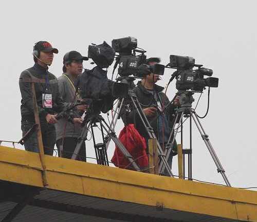 Bản quyền truyền hình: AVG tạm lui