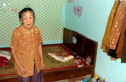 Đời buồn thảm của cụ bà 86 tuổi bị con cháu ruồng bỏ