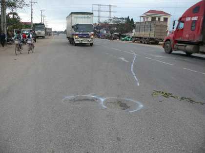 Bị 2 ô tô cán chết trên đường về quê ăn Tết