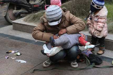 'Cò' ma túy ăn bám tã lót trẻ sơ sinh