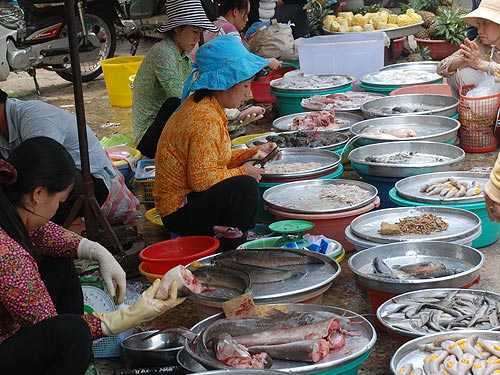 Mua thực phẩm Tết rẻ nhất ở đâu?