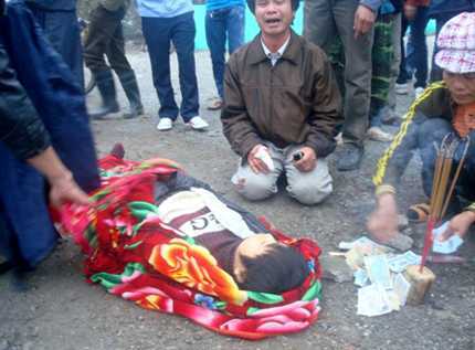 Vụ học sinh chết trên xe khách: Nhà xe có lương tâm?