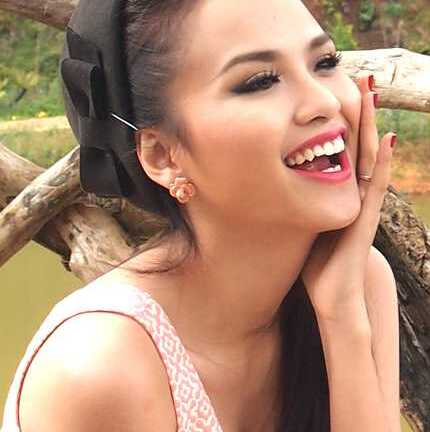 HH Diễm Hương rạng rỡ trong nắng xuân Đà Lạt