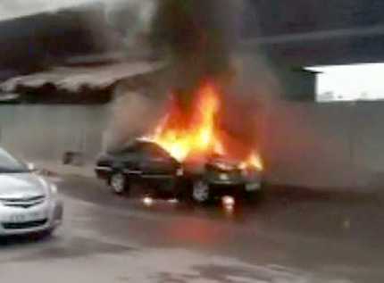 Mùng 5 Tết, “bà hoả” thiêu rụi 14 chiếc ô tô