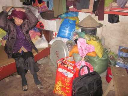 Vợ chồng già bị đuổi cùng quan tài: 7 con ngược đãi?