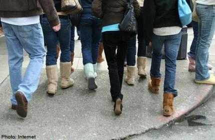 Cấm học sinh đi giày bốt đến trường