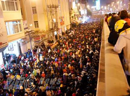 Tổ đình Phúc Khánh: Leo thành cầu để cầu an