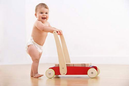 8 mốc phát triển 'vàng' của trẻ