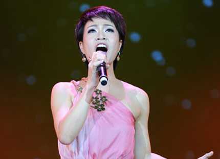 Uyên Linh: 'Ai có clip tôi bị tát, xin mời đưa ra!'