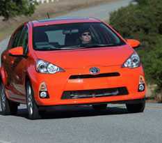 Prius C - xe hybrid siêu hấp dẫn của Toyota