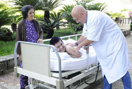 Bệnh nhân chân voi đã bắt đầu bước được