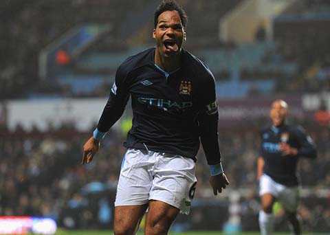 Thắng tối thiểu, Man City chiếm ngôi đầu từ tay MU