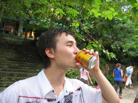 Nước tăng lực Red Bull tại Việt Nam có an toàn?