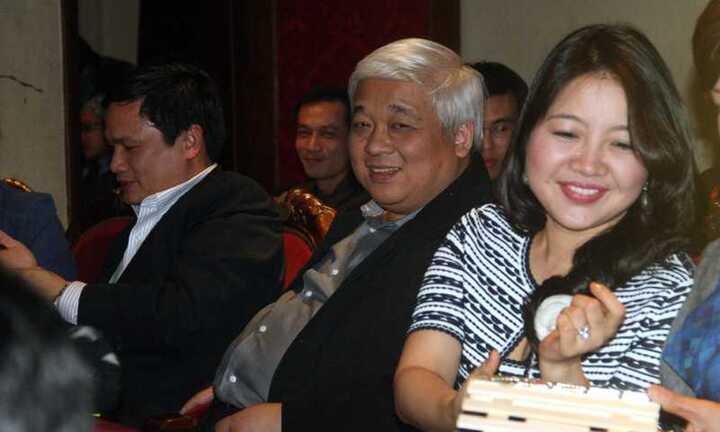 Bầu Kiên trước đại chiến: Thảnh thơi đón Valentine