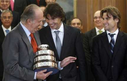 Nadal: Từ lịch lãm tới khoe cơ thể bên người đẹp