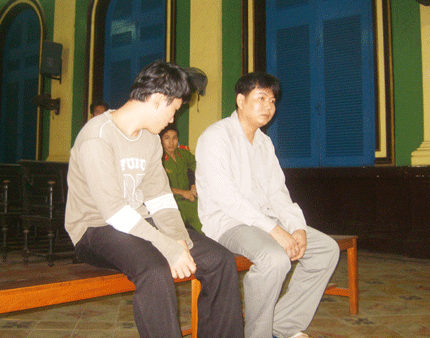 Cướp giật không được chia tiền, gọi điện báo công an