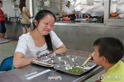 Nữ SV nuôi em bệnh tim, mẹ tâm thần, cha bị liệt