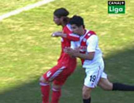 Xem Sergio Ramos tẩn vào mặt đồng nghiệp