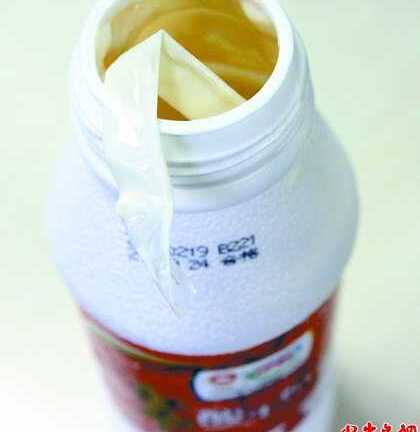 Ăn sữa chua, hú hồn khi suýt nuốt mảnh nhựa 7cm