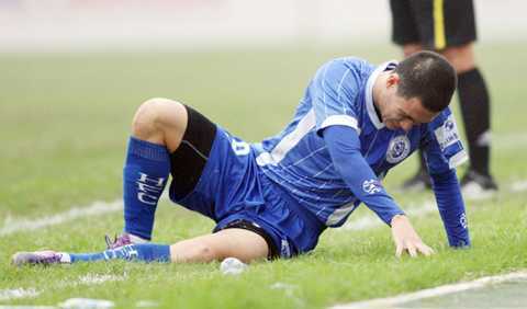 Rách cơ, Công Vinh đau đớn bật khóc