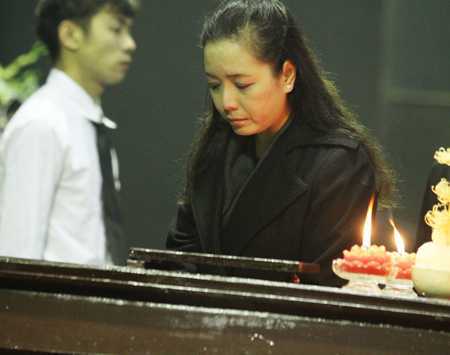 Bạn bè rưng rưng tiễn NSND Trọng Khôi