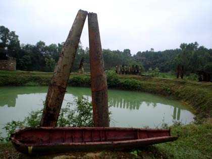 Người tha vỏ bom, xác pháo… làm “ngôi làng kỳ lạ