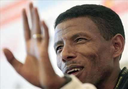 Nhìn Ronaldo trên tivi, huyền thoại marathon phát 