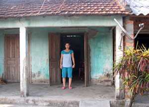 Đà Nẵng: Dân lại mang ghế chặn đường xe ben bẩn