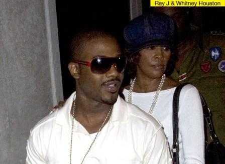 Bồ cũ Ray J dọa cố diva Whitney Houston