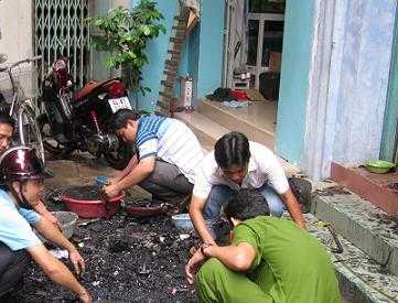 Cháy nhà trong hẻm, một bé trai tử vong