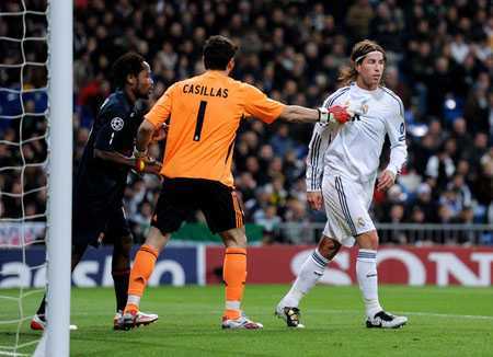 Nóng bên lề: Casillas 