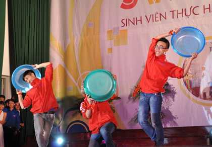 “Duyên dáng” như con trai Bách khoa