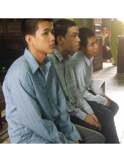 Bị bắt xe, sát hại công an để trả thù