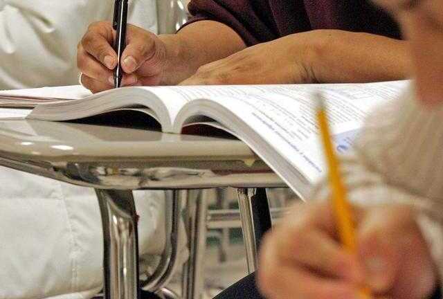 Yêu trò, thầy sẽ bị mất việc, không lương hưu...