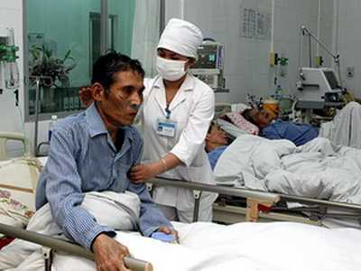 Tiêm thuốc giảm đau, cụ ông bị đứt gân chân