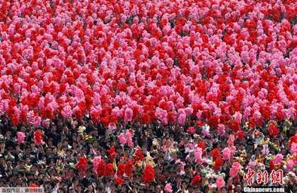 Biển người dự lễ khánh thành tượng đài Kim Jong-il