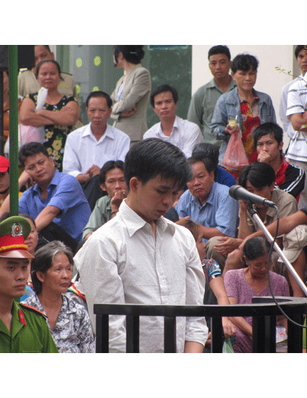 Bị đòi nợ, mang dao đi 'tính sổ' chủ nợ